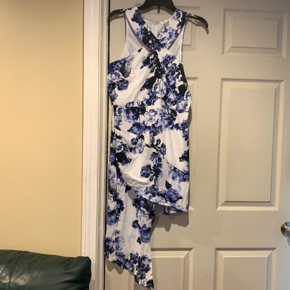 NWOT Vintage Venus Cross Front Asymmetrical Floral Dress 💙